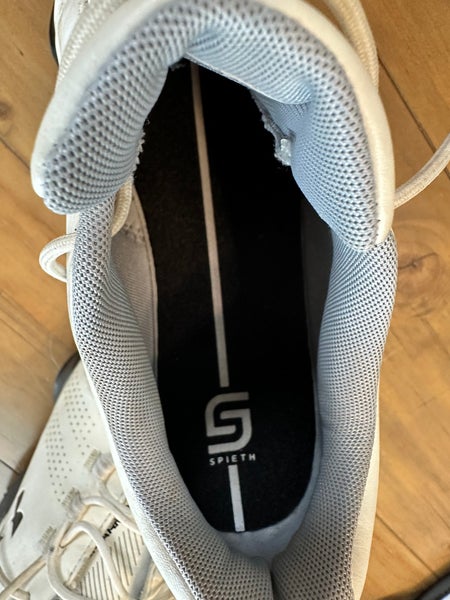Youth golf shoes