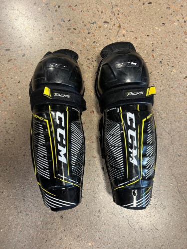 Used Junior CCM Tacks 9040 Shin Pads 12"