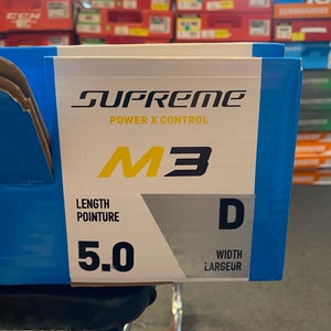 New Intermediate Bauer Size 5 Supreme M3 Hockey Skates