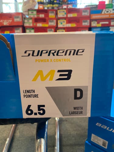 New Intermediate Bauer 6.5 Supreme M3 Hockey Skates