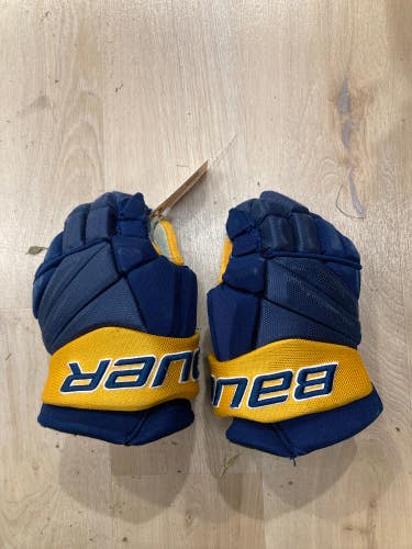 Blue Used Junior Bauer Vapor Pro Team Gloves 11"