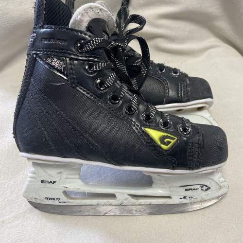 Junior Youth Size 12 GRAF SUPRA 535s Ice Hockey Skates