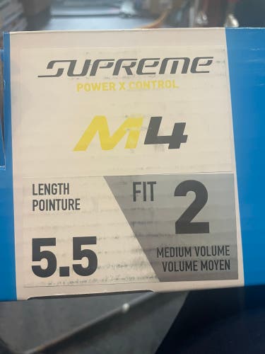 New Intermediate Bauer  Size 5.5 Supreme M4 Hockey Skates