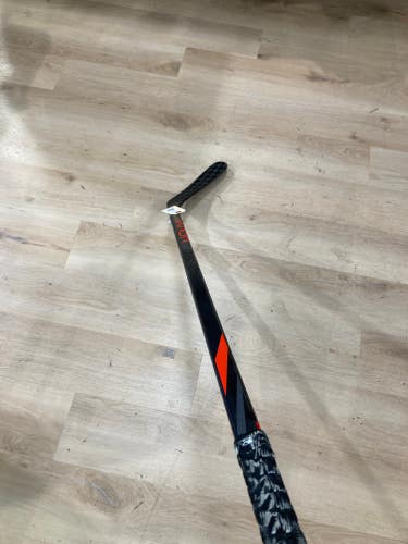 Used Youth Bauer Vapor FlyLite Hockey Stick Right Handed P92