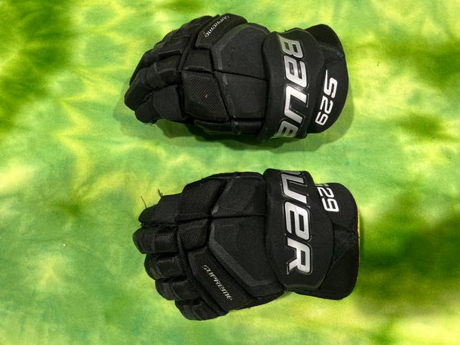 Black Used Senior Bauer Supreme S29 Gloves 13"