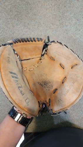 Used Mizuno Right Hand Throw Catcher's Prospect Series PowerClose Baseball Glove 31"