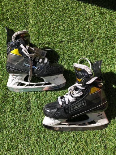 Used Bauer Supreme 3S Pro Hockey Skates Size 4.0 - Intermediate