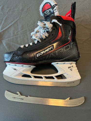 Used Intermediate Bauer 6 Vapor 3X Pro Hockey Skates