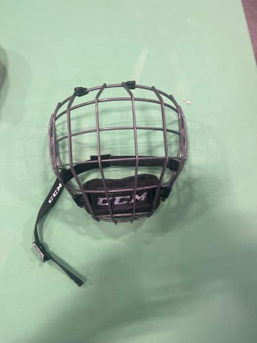 Used CCM FM680 Hockey Cage (Size: Small)