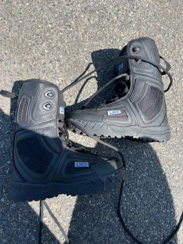 Used Size 4.0 (Women's 5.0) LTD Grom Snowboard Boots