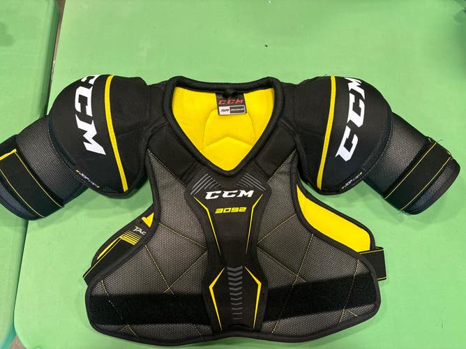 Used Senior CCM Tacks 3092 Hockey Shoulder Pads (Size: Medium)