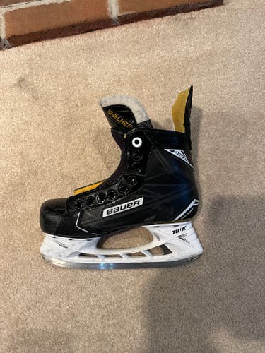 Used Junior Bauer Supreme S170 Hockey Skates Regular Width Size 2