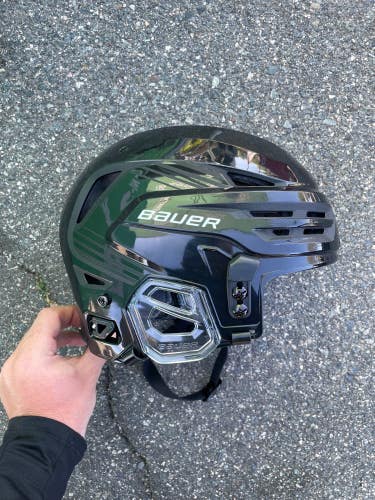 Used Large Bauer Re-Akt 85 Helmet