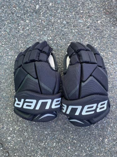 Used Junior Bauer Vapor X700 Gloves 11"