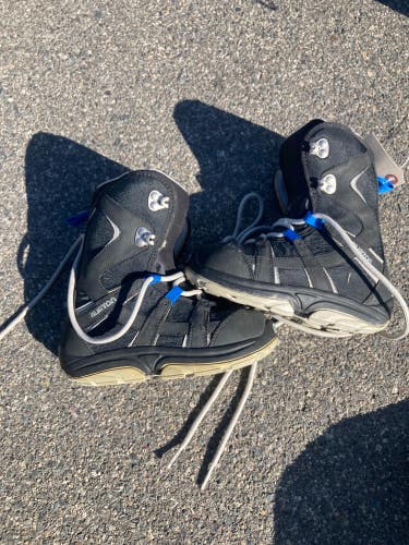 Used Burton Moto Kids Snowboard Boots | Size 3