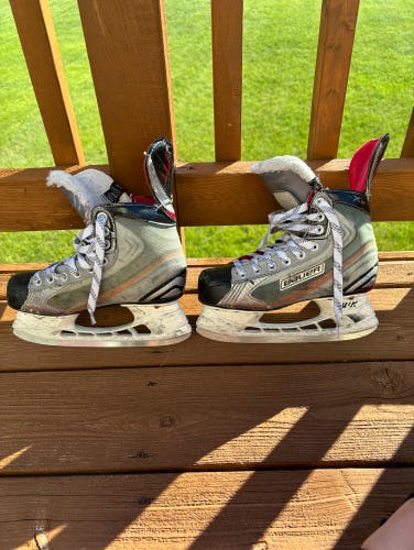 Junior Size 3.5 Bauer Vapor X4.0 Hockey Skates