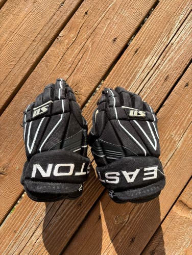 11” Easton S11 Hockey Gloves