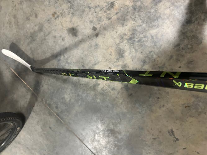 Used Junior Bauer Right Handed P28  Ag5nt Hockey Stick