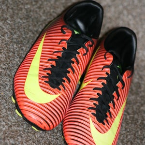 Used Size 7.5 Kids Nike Cleats