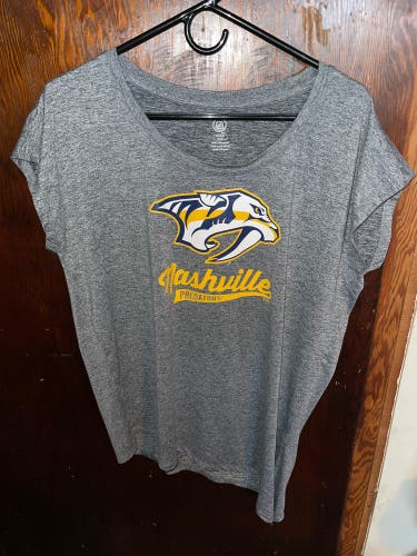 NHL Nashville Predators Hockey T Shirt Womens Size Medium 8-10 Used Pre Owned Used.