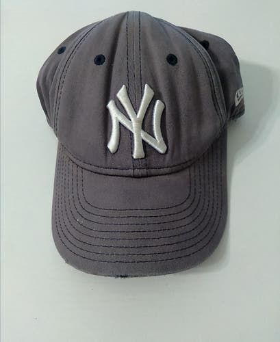 All New Era 9Forty MLB New York Yankees Distressed Adjustable Gray Cap Youth Size
