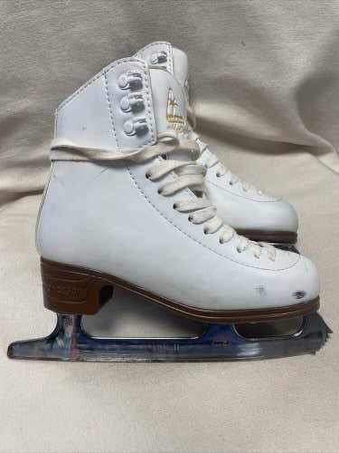 Girls Junior Size 2 Jackson Mystique Ultima Figure Ice Skates.  White