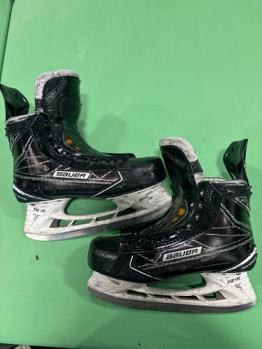 Used Intermediate Bauer Supreme 1S Hockey Skates Regular Width Size 5.5