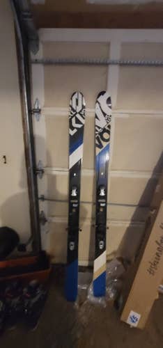 Used 2015 Volkl 177 cm All Mountain 90Eight Skis With Bindings