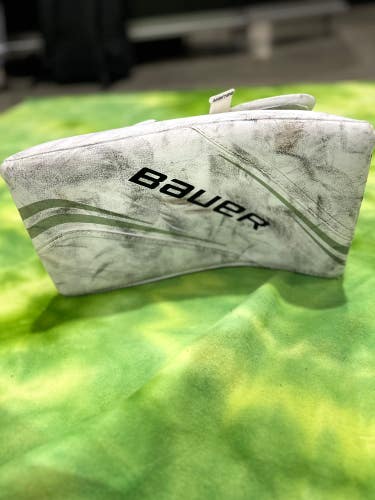 White Used Junior Bauer Vapor X2.7 Goalie Gloves & Blockers Regular