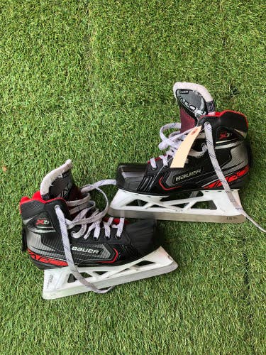 Used Intermediate Bauer Vapor X2.7 Hockey Goalie Skates Regular Width Size 5