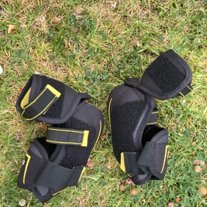 Used Junior Large CCM Tacks 3092 Elbow Pads