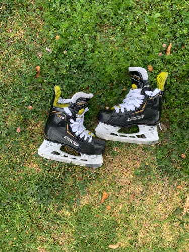 Used Junior Bauer Supreme S29 Hockey Skates Regular Width Size 1