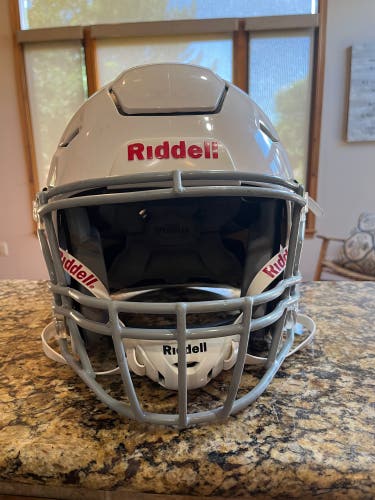 Used 2023 Youth XL Riddell Speedflex Helmet