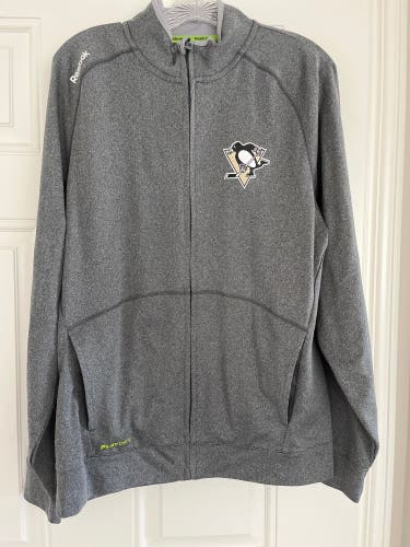 Pittsburgh Penguins Zip up, Size S. Front pockets.