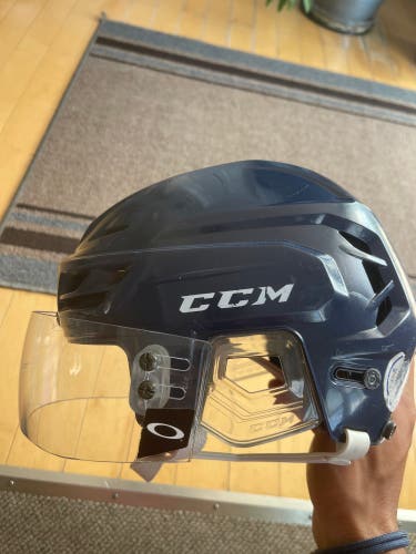 Hockey helmet CCM Res 300 W/ Oakley Visor