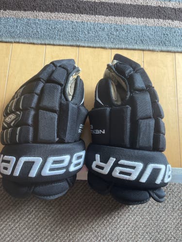 Bauer Nexus 800 gloves