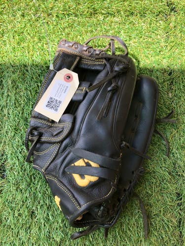 Used Wilson A950 Right Hand Throw Outfield Baseball Glove 13"