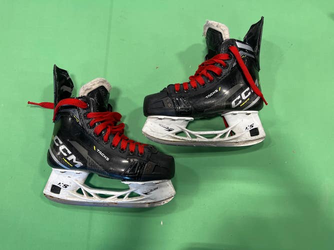 Used Junior CCM Tacks AS580 Hockey Skates (Regular) - Size: 3