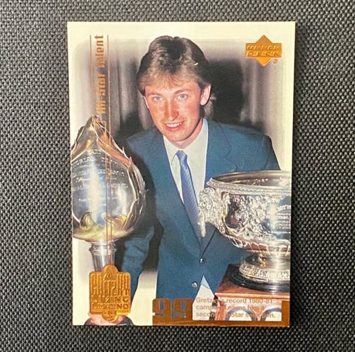 Wayne Gretzky 1999 Upper Deck Living Legends NHL Hockey Card NM/MINT