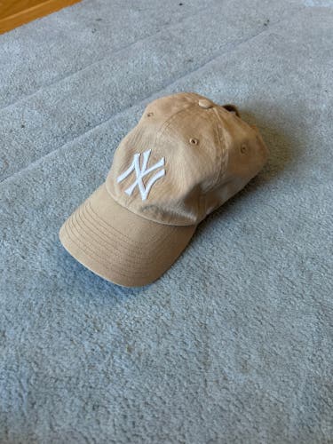 New York Yankees Tan adjustable hat