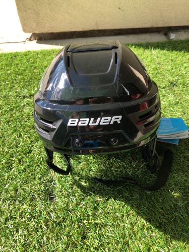 New Medium Bauer Re-Akt 85 Helmet