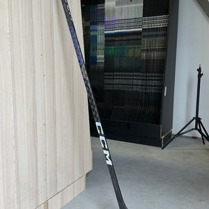 New Senior CCM Right Handed 85 Flex P29 Pro Stock RibCor Trigger 7 Pro Hockey Stick