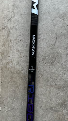 MACKINNON NHL PRO STOCK AVALANCHE New Senior CCM Right Handed 85 Flex P29 RibCor Trigger 7 Pro