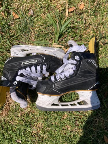 Used Junior Bauer Supreme S160 Hockey Skates Regular Width Size 1.5