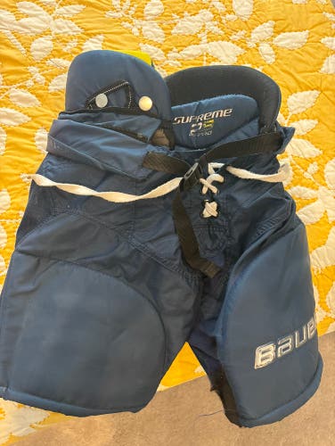 PRICE REDUCED Bauer Hockey Pants Hockey Shell Breezer - Youth Medium - NAVY BLUE