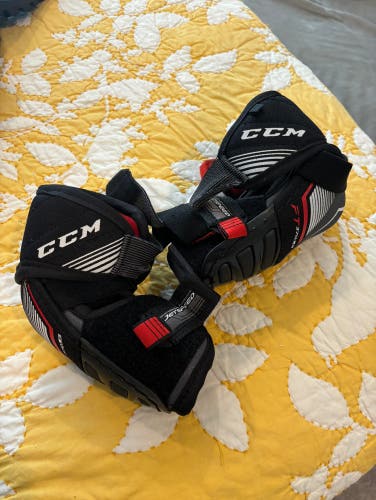 NEW hockey elbow pads - Junior Medium (ages 8-10)