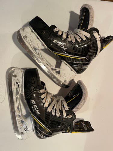 Used Intermediate CCM Super Tacks AS1 Hockey Skates Regular Width Size 4.5