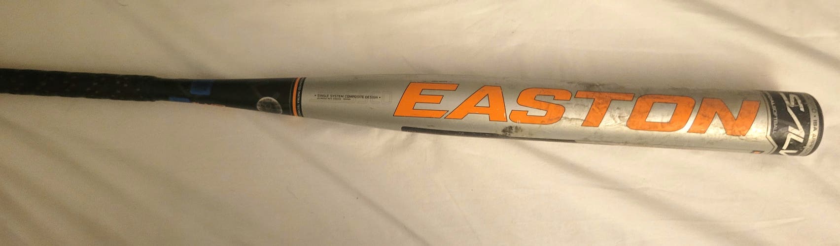 Used Easton Salvo Bat (-6) Composite 28 oz 34"