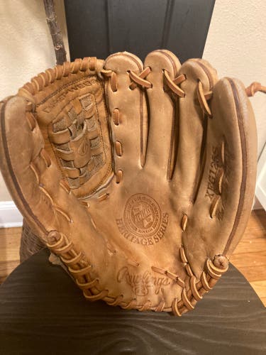 Relaced/reconditioned Rawlings Heritage Series-12.5’ RHT