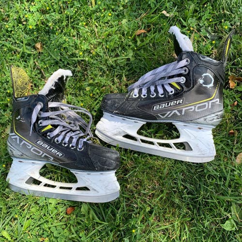 Used Junior Bauer Vapor 3X Hockey Skates Regular Width Size 2.5
